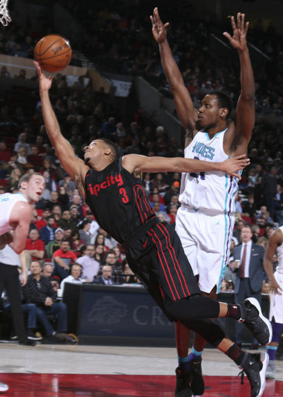 关于阿根廷男篮险胜雄鹿，麦科勒姆高光表现的信息