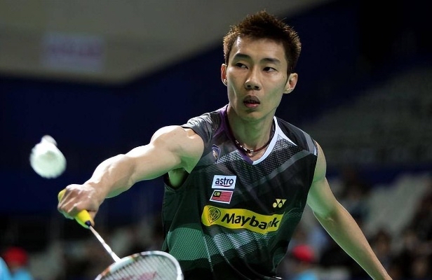 日本羽毛球队险胜英格兰羽毛球队，李宗伟高光表现