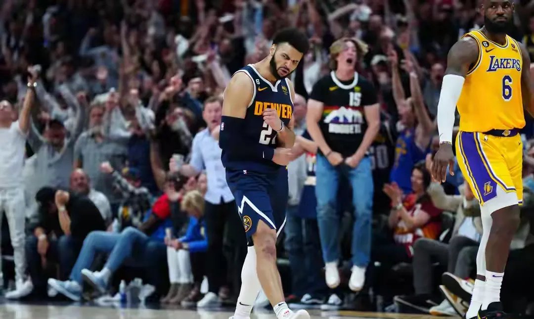 意大利网球队鏖战德国网球队，穆雷送出助攻