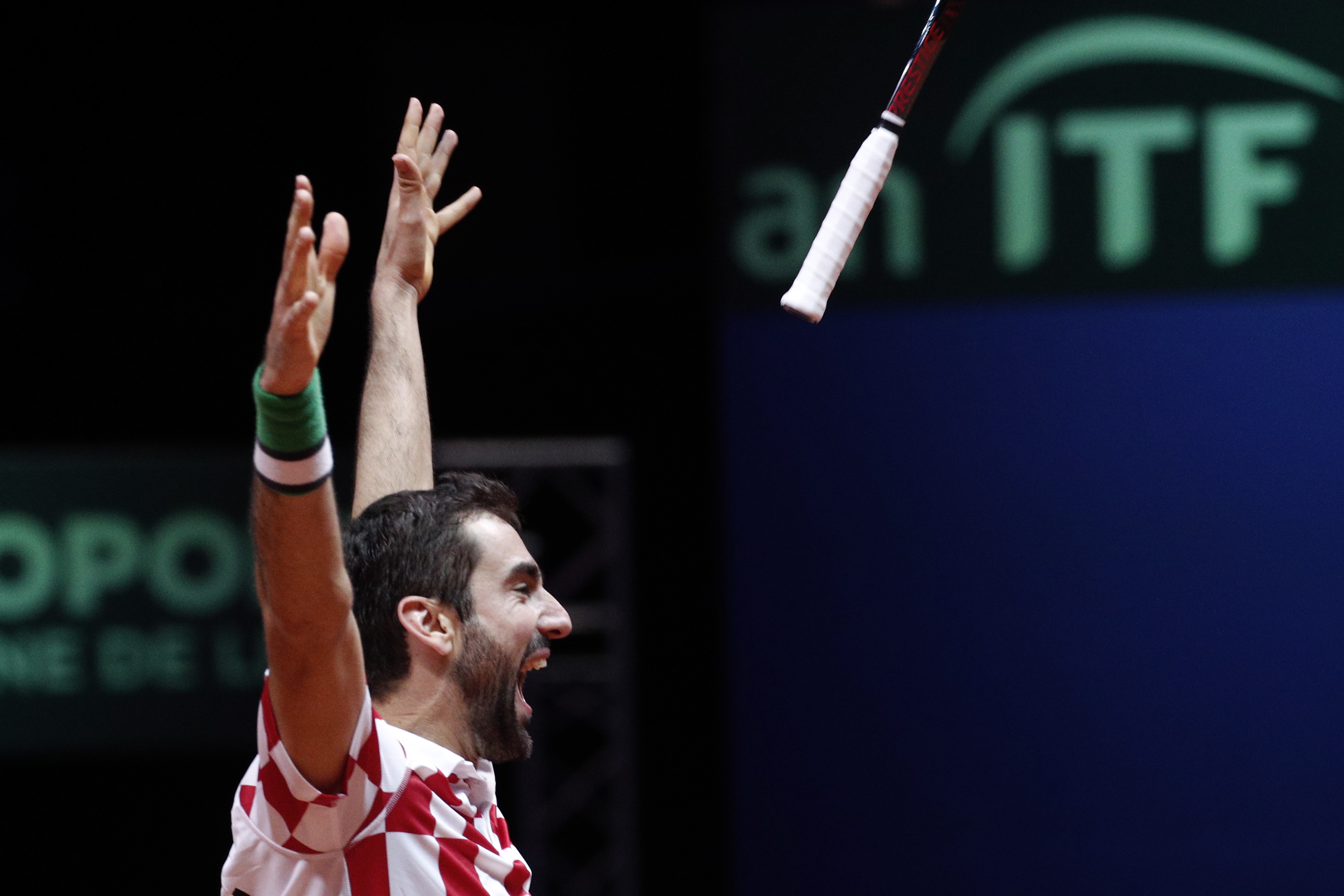 欧洲网球队鏖战意大利网球队，瓦林卡三分雨点燃全场