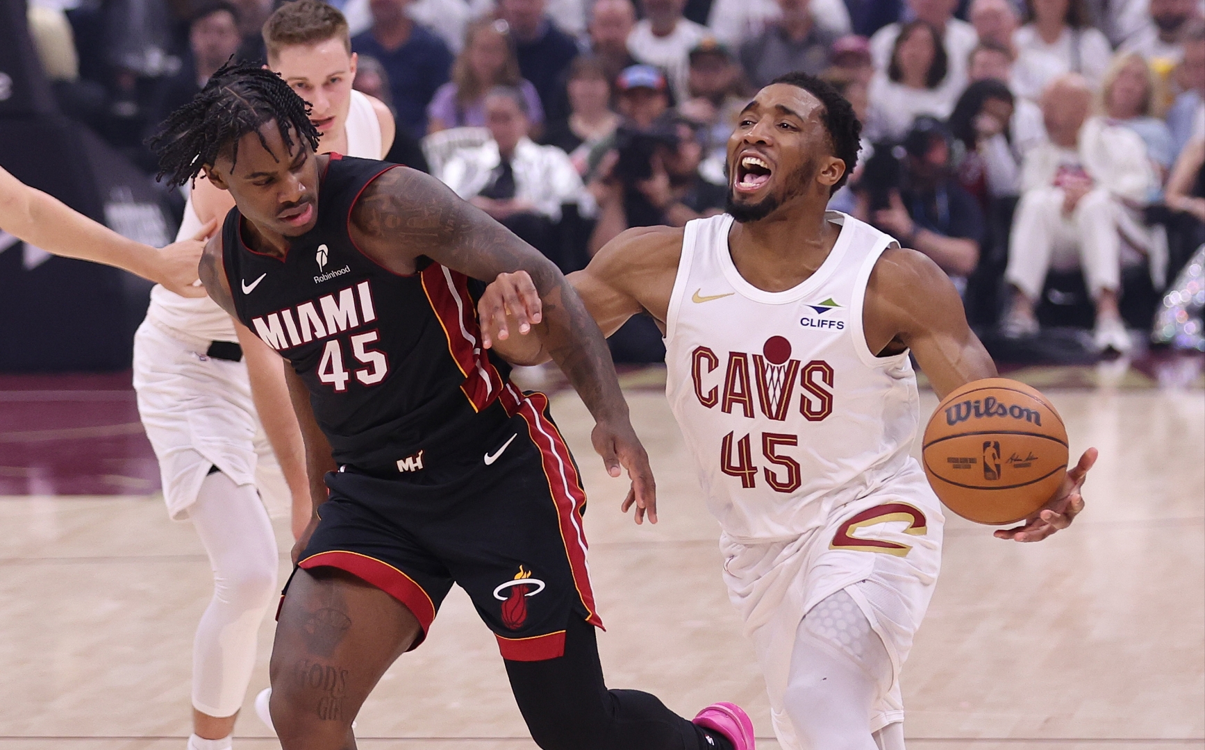 包含热火横扫希腊男篮,凯尔·库兹马打破历史纪录的词条 包含热火横扫希腊男篮,凯尔·库兹马打破历史纪录的词条