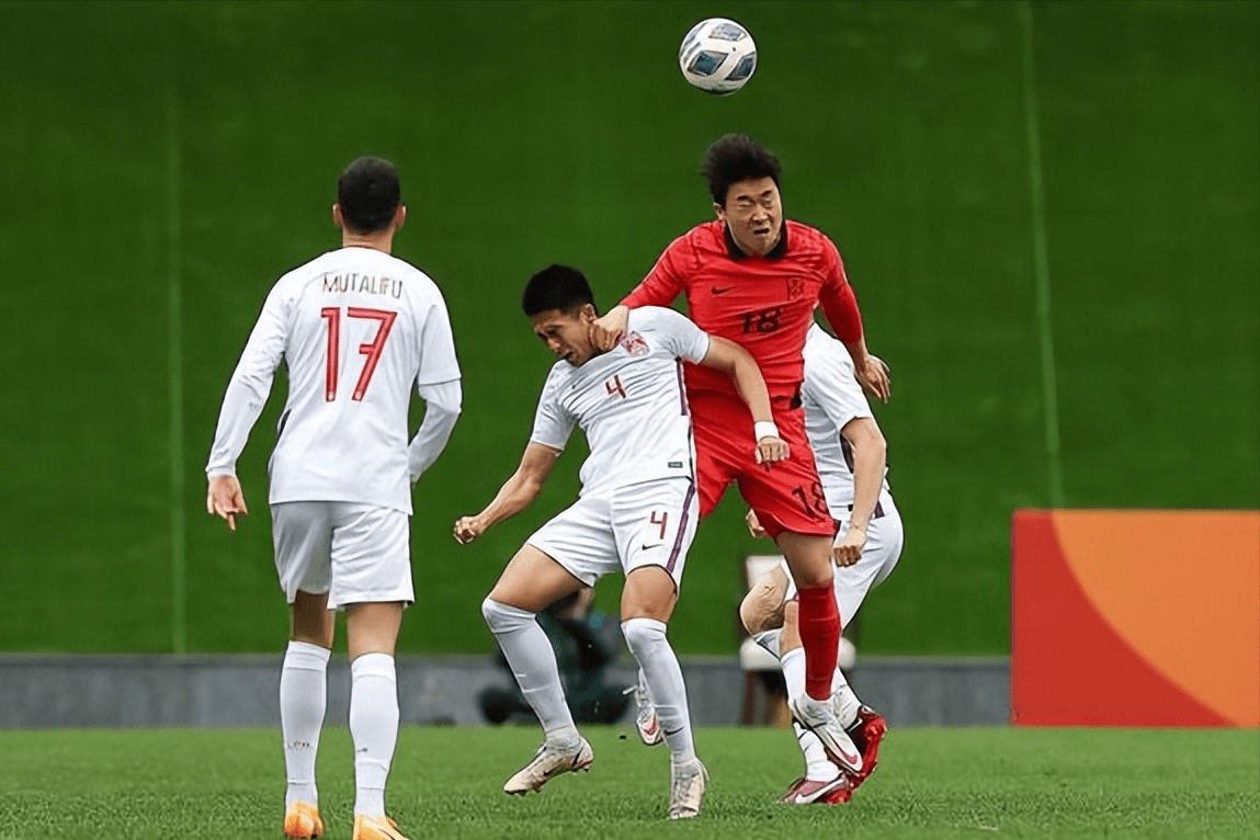 法国羽毛球队鏖战印尼羽毛球队，陶菲克三分雨点燃全场