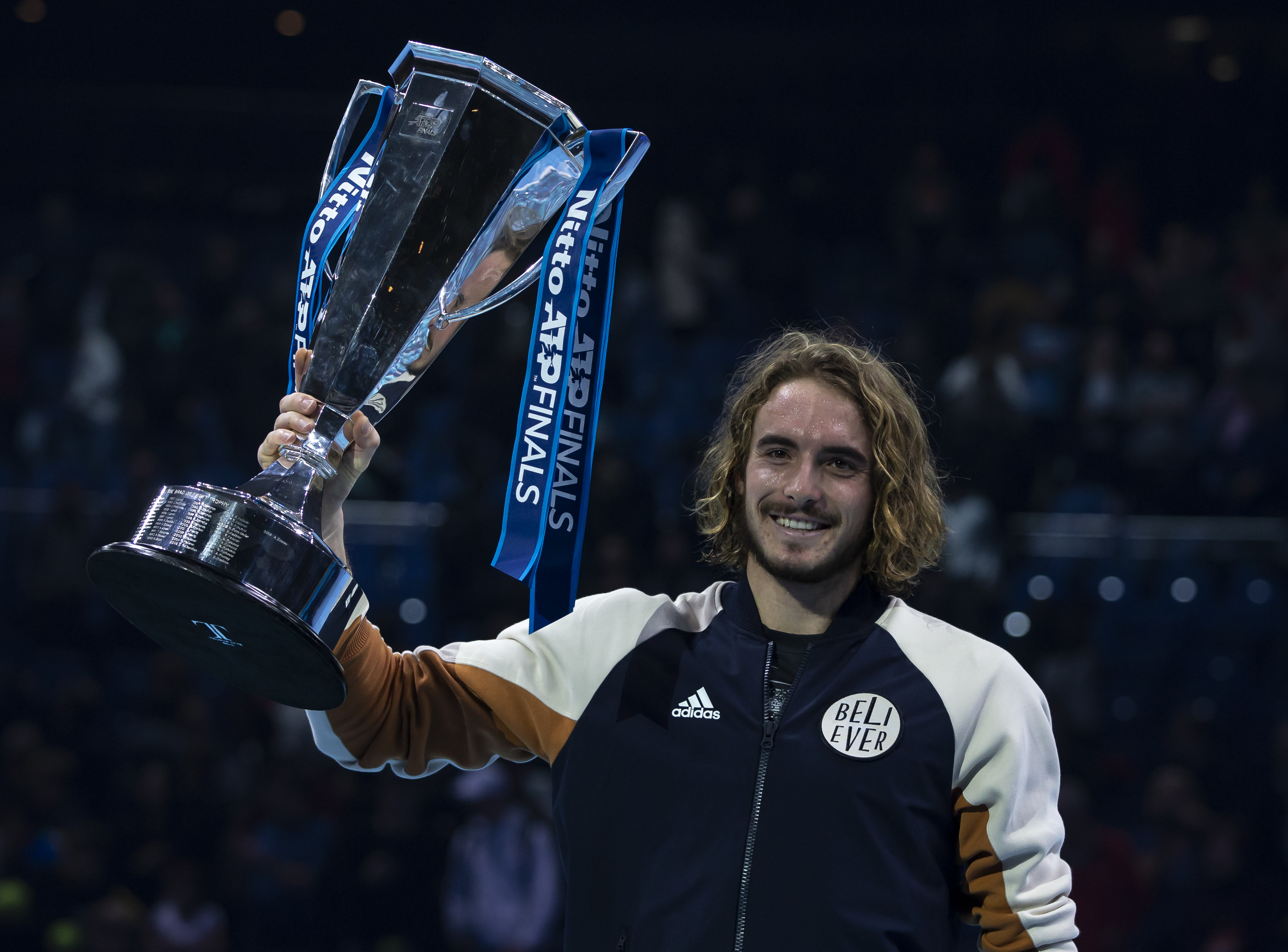 日本网球队爆冷英国网球队，西西帕斯高光表现