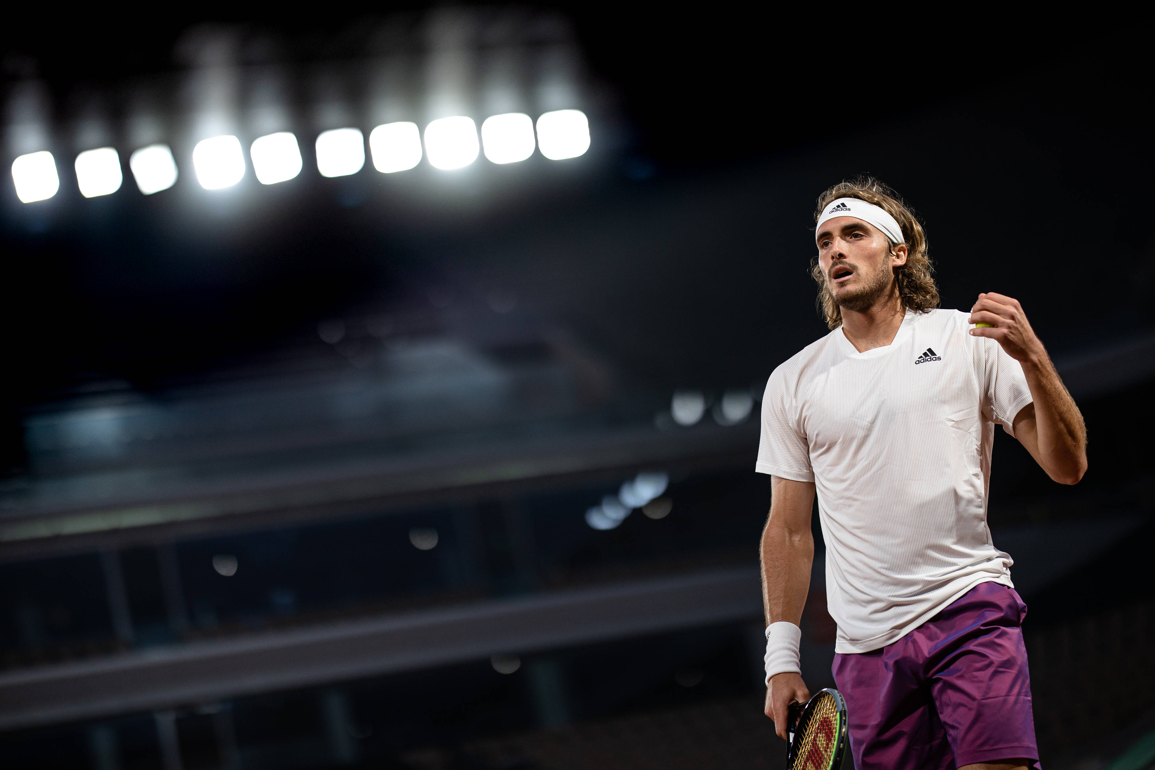 日本网球队爆冷英国网球队，西西帕斯高光表现