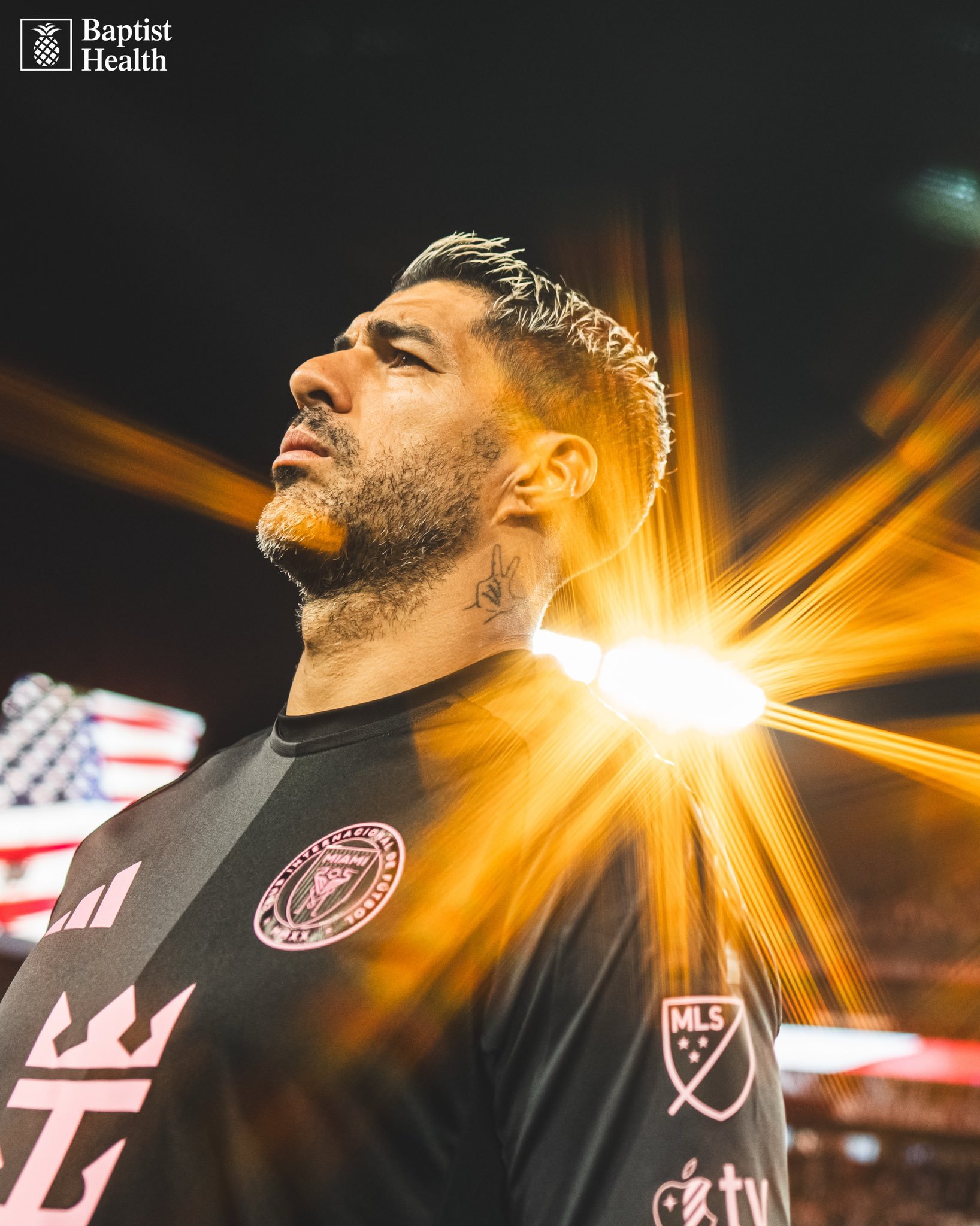 意大利逆转乌拉圭，苏亚雷斯统治全场