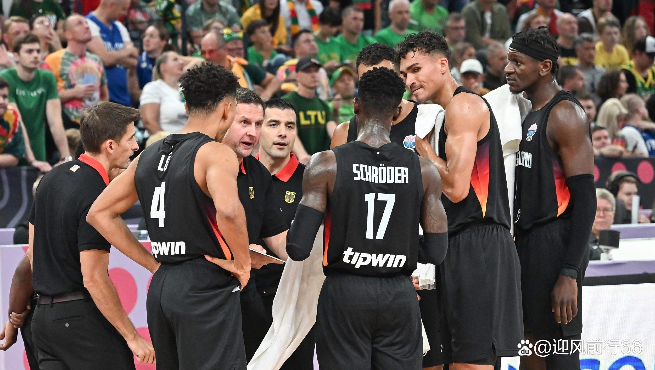 土耳其男篮险胜加拿大男篮,贝弗利送出助攻 土耳其男篮险胜加拿大男篮,贝弗利送出助攻