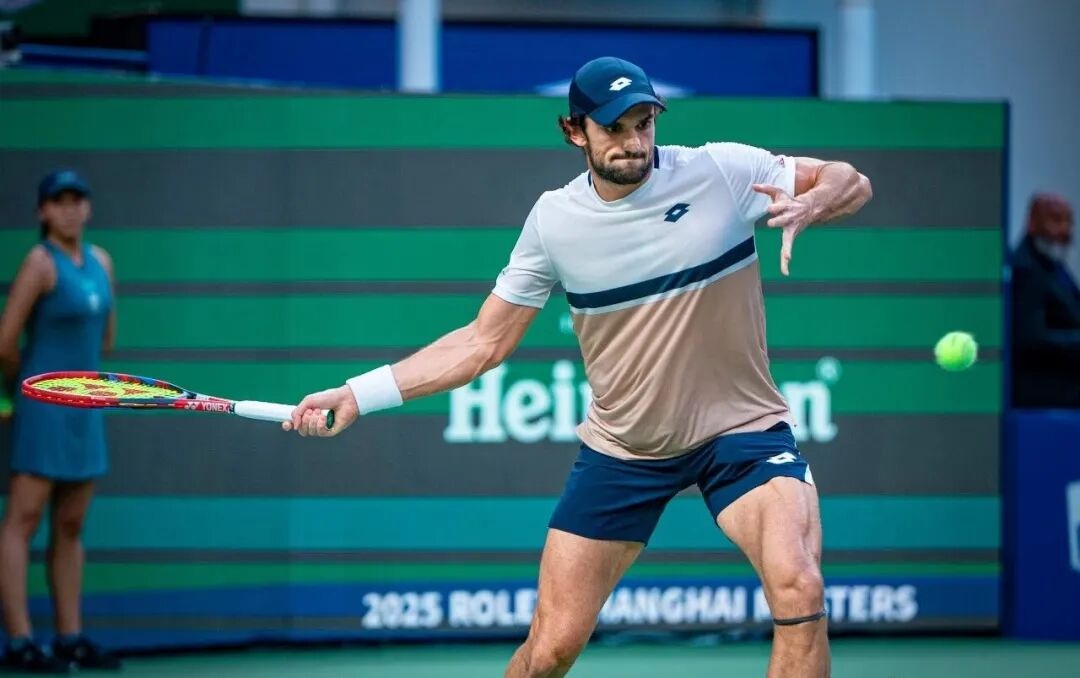 意大利网球队力克英国网球队,德约科维奇关键制胜 意大利网球队力克英国网球队,德约科维奇关键制胜