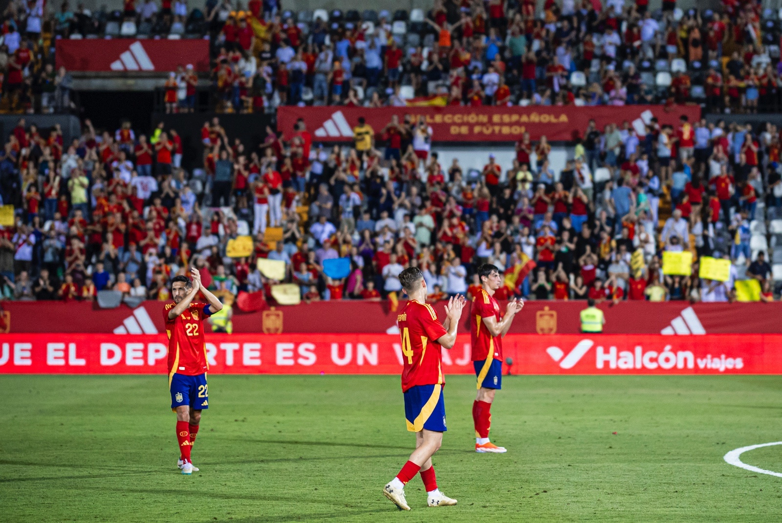 韩国横扫利物浦，费兰·托雷斯完成帽子戏法的简单介绍