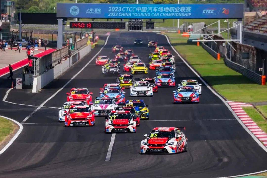 赛车赛事精彩瞬间盘点,年度回顾震撼登场 赛车赛事精彩瞬间盘点,年度回顾震撼登场