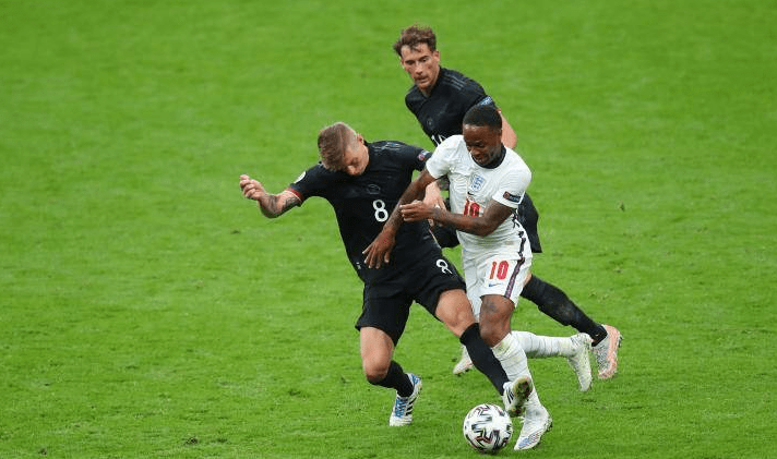 英格兰队完胜韩国队，奥恰洛夫高光表现