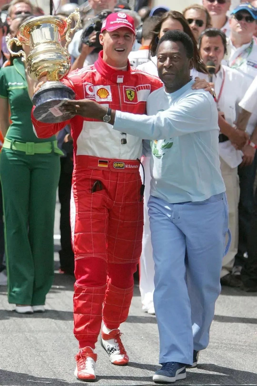 哈斯车队力克梅赛德斯,汉密尔顿带队取胜 哈斯车队力克梅赛德斯,汉密尔顿带队取胜