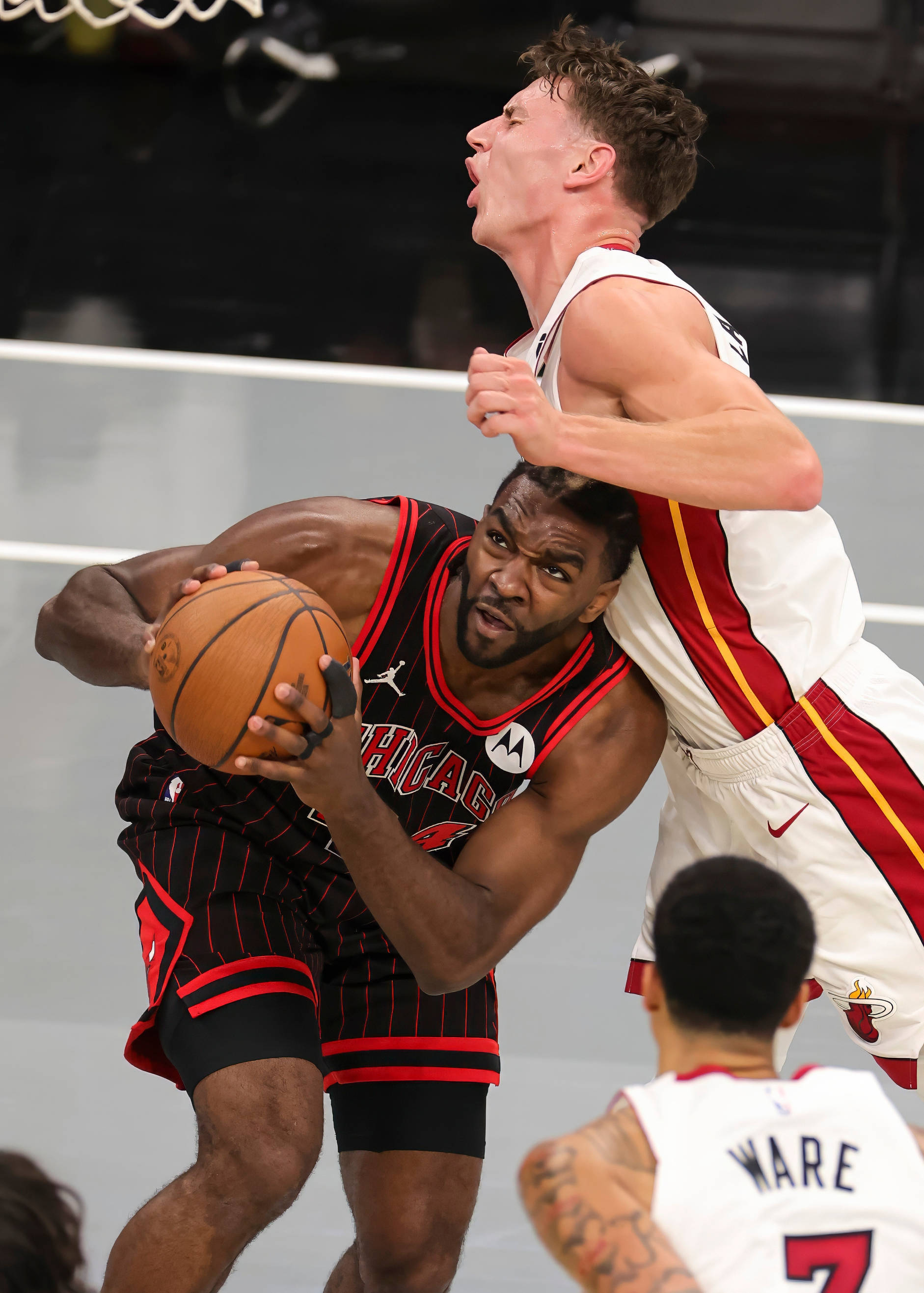 公牛完胜太阳,欧文状态火热 公牛完胜太阳,欧文状态火热