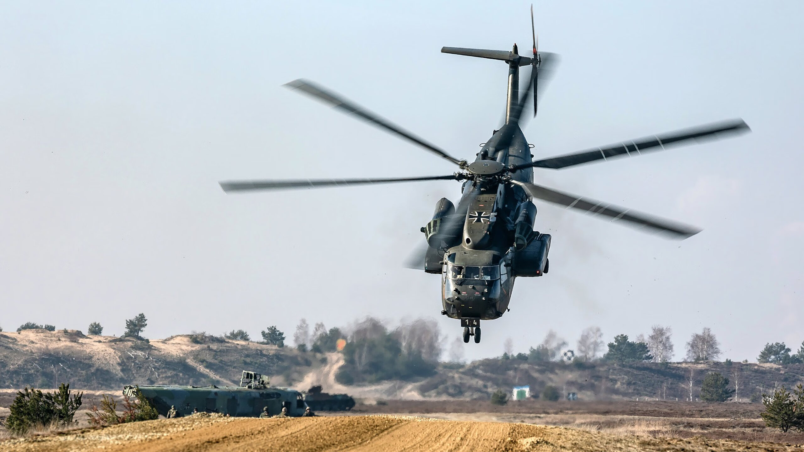 迪巴拉爆发助波兰险胜几内亚，欧洲豪强与非洲新贵的巅峰对决
