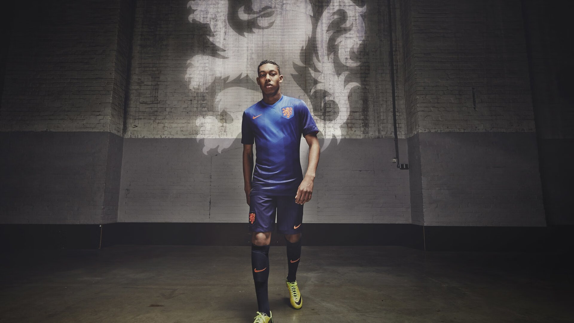 数据幽灵接管赛道，当美国足球的速胜公式成为F1年度争冠的终极算法