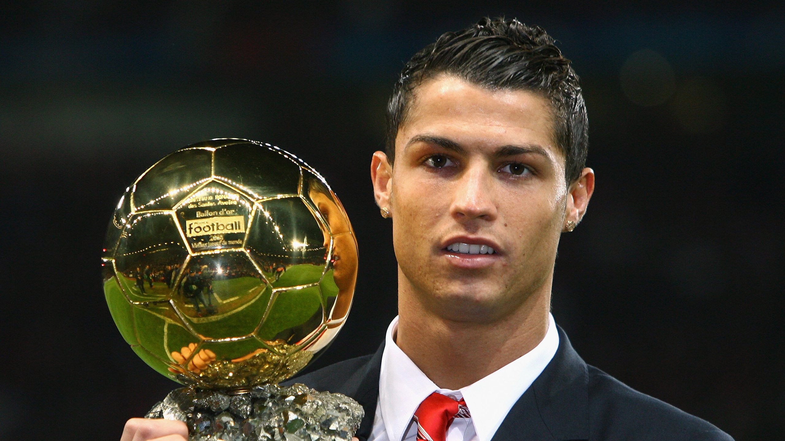 北境称王与中场称神,足球世界的两种唯一定律